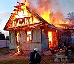 На территории Нариманова специально подожгли садовый дом