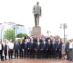 В Астрахани азербайджанская делегация посадила деревья в сквере Гейдара Алиева