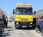 Застрявшие в охваченном эпидемией коронавируса Иране киргизские дальнобойщики поедут домой через Астрахань