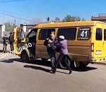 Раунд! Файт! В Астрахани на глазах у пассажиров подрались водители маршруток