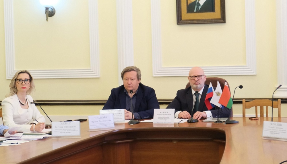 Круглый стол, приуроченный ко Дню единения Беларуси и России, прошел в Астрахани