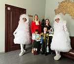 Астраханский министр образования исполнила новогоднее желание двойняшек
