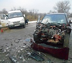 Под Астраханью столкнулись "Газель" и иномарка: пострадали оба водителя