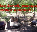 Астраханцы жалуются на двор многоэтажки, превратившийся в парковку