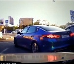 В Астрахани на видео попала самая нелепая авария