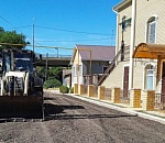 В Астрахани подсыпают грунтовые дороги