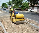 На трех улицах Астрахани активно идут работы по обустройству  тротуаров