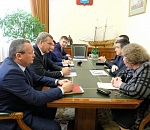 Игорь Мартынов представил Сергею Морозову лидеров фракций Думы