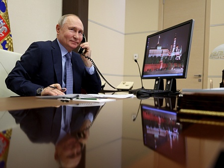 Игорь Мартынов направил поздравление с днем рождения Президенту России Владимиру Путину