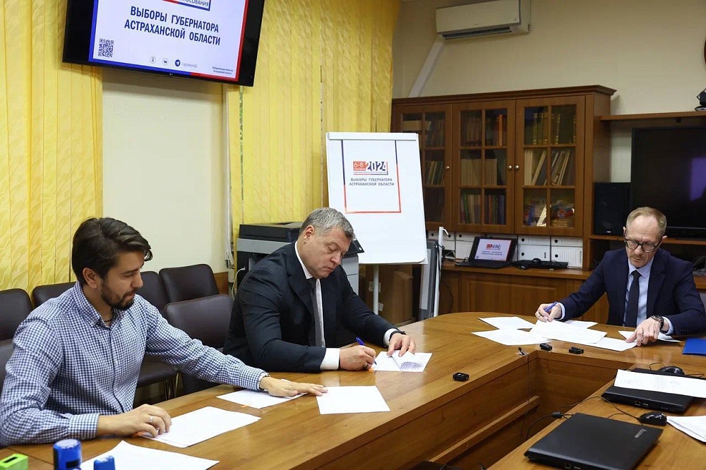 Облизбирком принял документы Игоря Бабушкина на выборы губернатора Астраханской области 