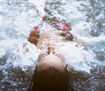 Пожарные спасли тонущую молодую астраханку