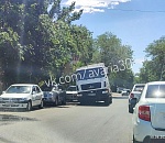 Мусоровоз провалился на астраханской улице