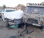 Соцсети: в Астрахани Лексус снес парня и четыре припаркованные машины