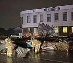 В Астрахани "Сбербанку" снесло крышу