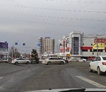 На оживленный перекресток в Астрахани упал провод