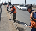 Стало известно, кто работает по ночам на астраханских мостах