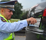 В Астраханской области полицейский отобрал у водителя «красивый» номер и установил его на свой автомобиль