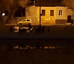 В центре Астрахани машина улетела к каналу