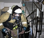 Ночью в Астрахани устроили поджог в девятиэтажке