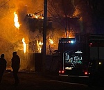 В Астрахани возле храма князя Владимира пылает крупный пожар. Видео