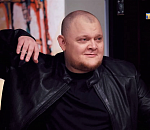 Популярный комик из "Однажды в России" приглашает астраханцев на баттл-реванш от местных импровизаторов