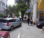 В Астрахани Бог парковки перегородил выезд веренице машин