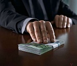 Экс-чиновник астраханской горархитеркуры заплатит 9 млн рублей штрафа за взятку