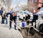 Депутаты облдумы навели порядок на центральной улице Астрахани