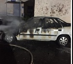 В Астрахани девять человек пытались потушить автопожар