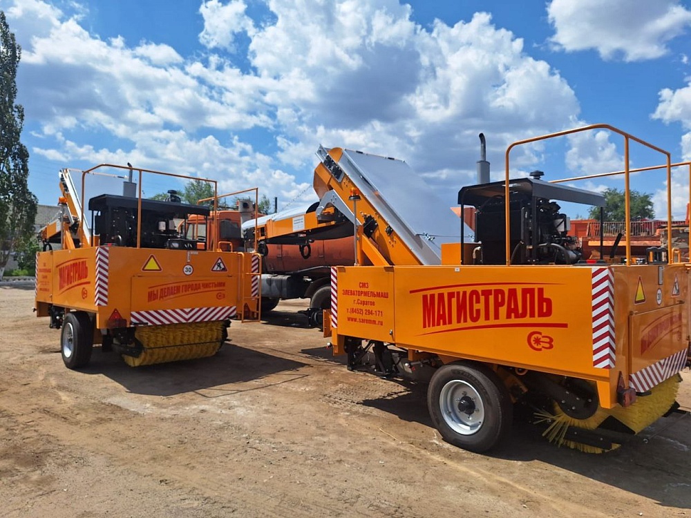 Подметать улицы Астрахани будут современные механические дворники