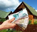 В Астрахани прокуратура помогла семье получить более 1,3 млн рублей за аварийное жилье