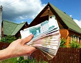 В Астрахани прокуратура помогла семье получить более 1,3 млн рублей за аварийное жилье