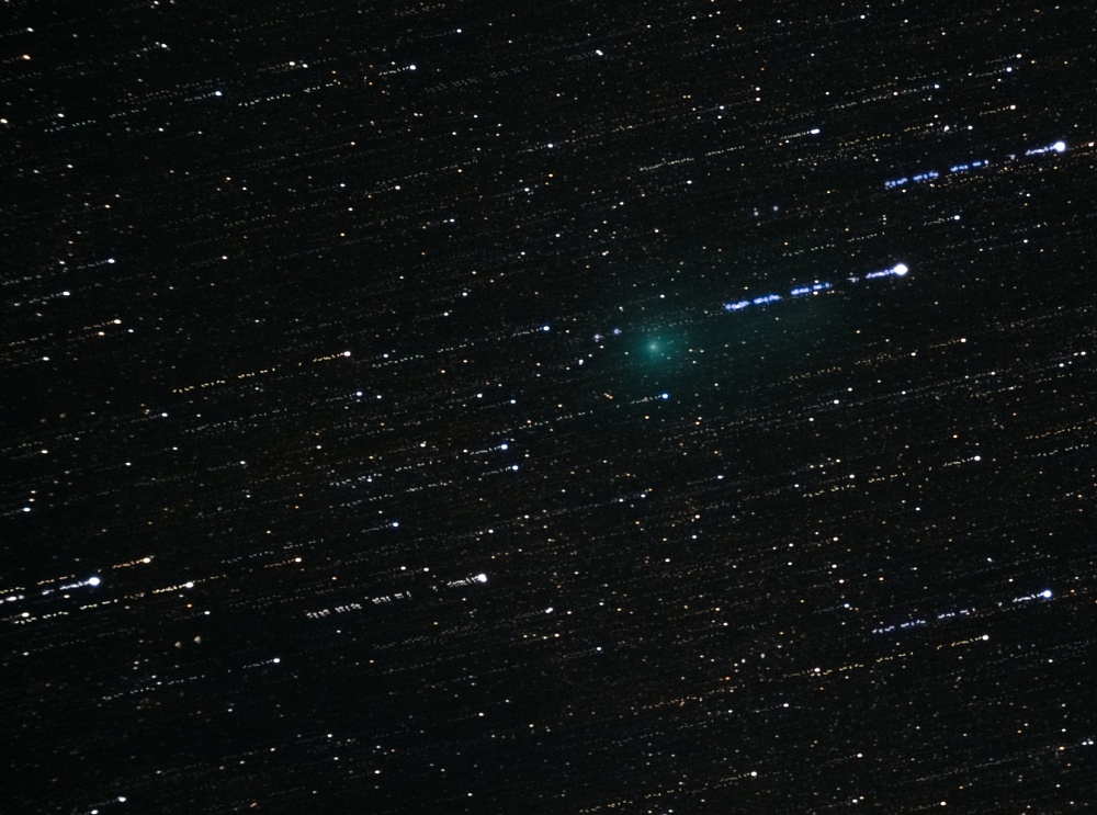 В небе над Астраханью заметили зелёную комету 