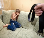 Астраханку, избивавшую полгода пасынка, посадят на три года. Но не сразу