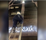 В Астрахани спасли запертого на балконе раздетого мужчину