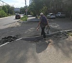 Пандус преткновения: как в Астрахани год делают и не могут сделать съезды с тротуаров