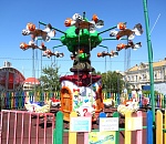 В Астрахани проверили безопасность детских площадок 