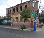 От администрации Астрахани потребовали снести сгоревшее здание 