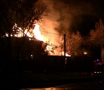 В Астрахани произошел крупный пожар: сгорели два дома, погиб человек