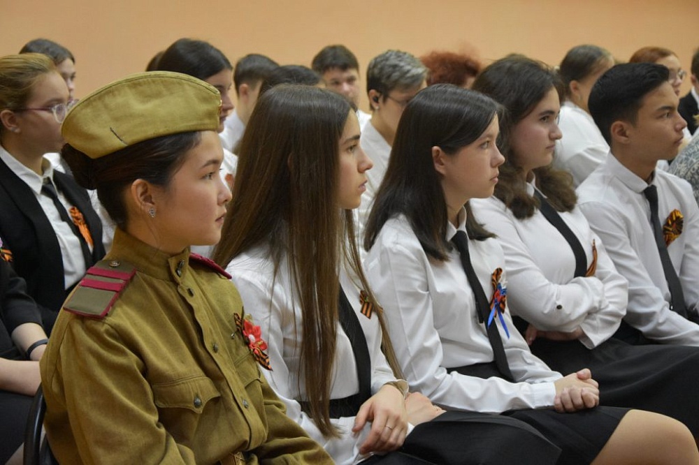 Игорь Седов открыл Неделю солдатской славы в школе №18