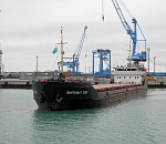 Теплоход, застрявший с моряками под Астраханью, снят с мели