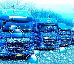 Грузовик с хлопком упал с парома в реку под Астраханью