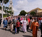 Полтысячи астраханцев прошли крестный ход в честь Дня славянской письменности