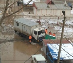 В Астрахани из-за коммунальной аварии затопило двор