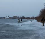 В Астрахани двое молодых людей провалились под лед