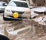 В Астрахани иномарка провалилась под асфальт