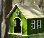 Астрахань готовится к весне: специалисты устанавливают скворечники и расчищают газоны