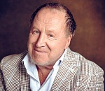 Знаменитому астраханцу злокачественную раковую опухоль удалил «Да Винчи»