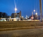 В Астрахани произошла серьёзная авария: перевернулась маршрутка