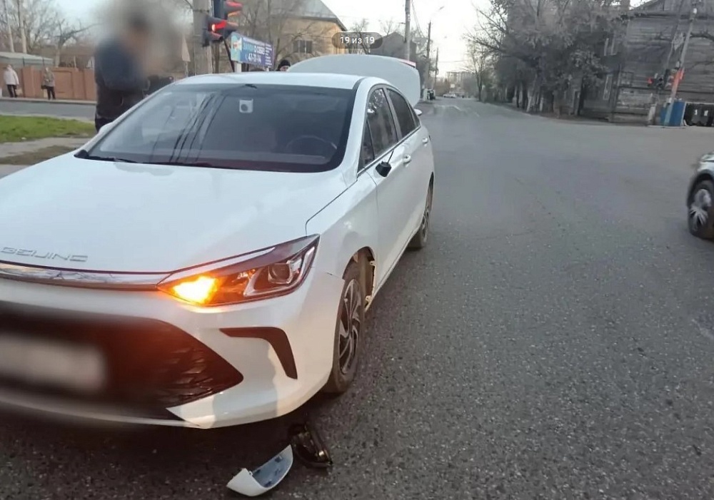 Двух девочек сбила иномарка на перекрестке в Астрахани 